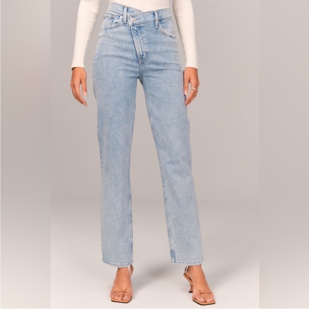 Abercrombie and Fitch 90s Straight Ultra High Rise Crossover Jeans 26 / 2 A18